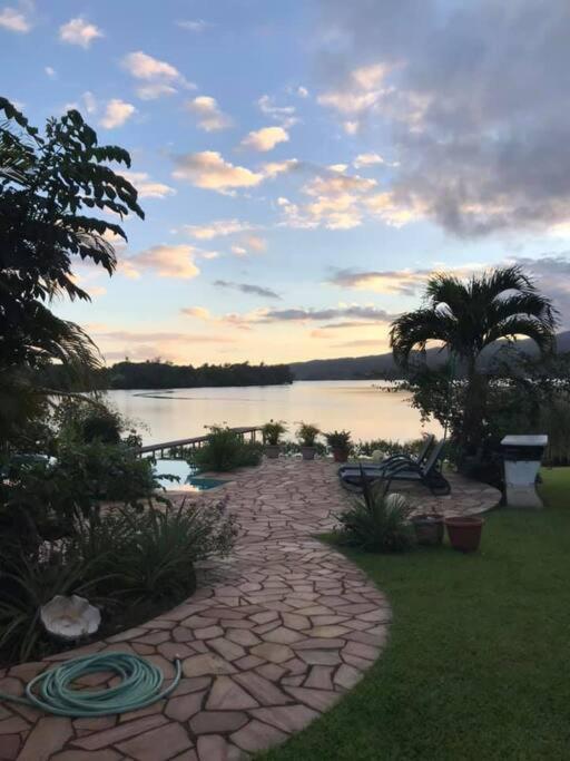 Te Mana Lodge Taravao Esterno foto